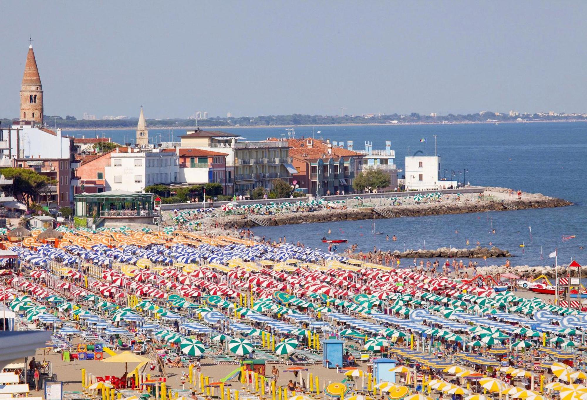 Ferrari Apartments Levante Caorle Exterior foto